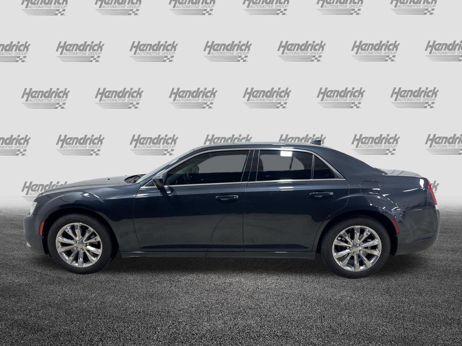 Used 2015 Chrysler 300 Limited w/ Driver Convenience Group image 7