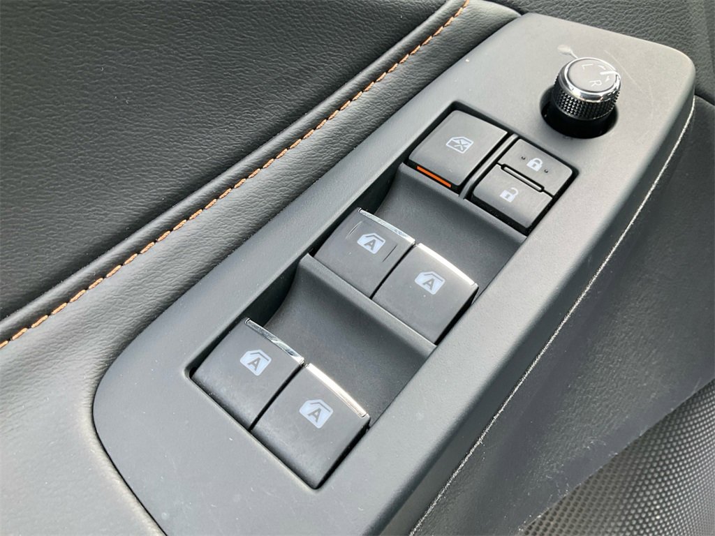 Used 2022 Toyota Avalon XSE image 32