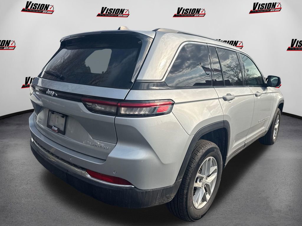 Used 2025 Jeep Grand Cherokee Laredo X w/ Luxury Tech Group I AWD/4WD image 29