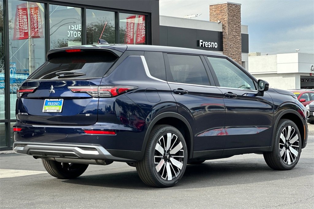 New 2025 Mitsubishi Outlander SE image 4