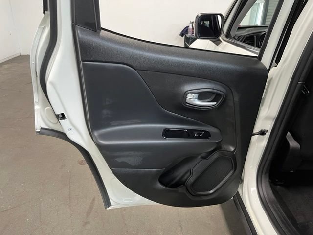 Used 2023 Jeep Renegade Latitude AWD/4WD image 19