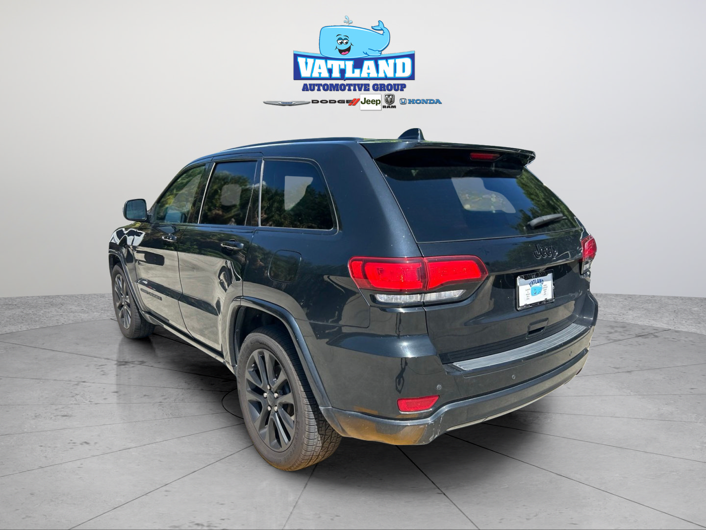 Used 2018 Jeep Grand Cherokee Altitude RWD image 3