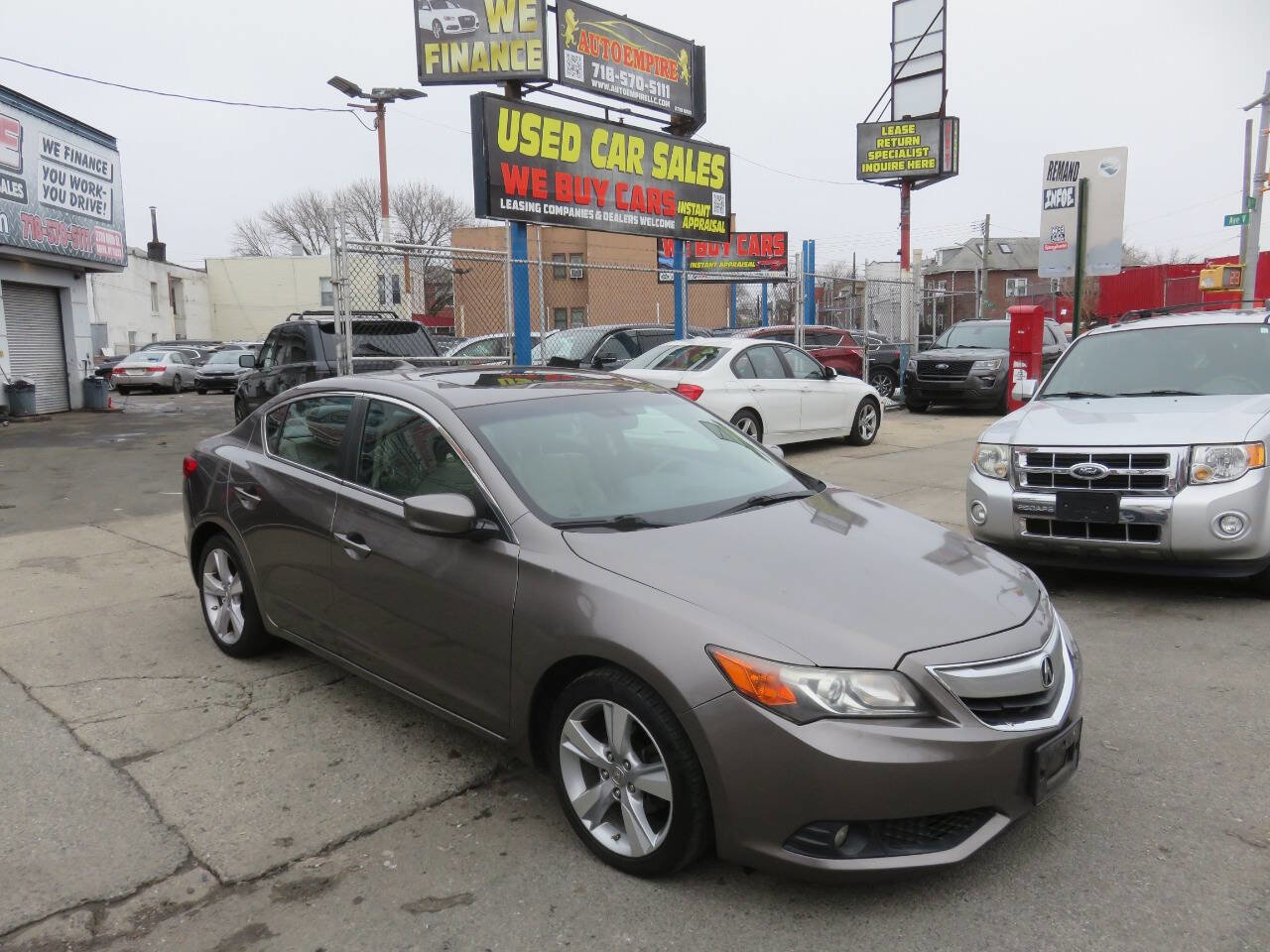 Used 2015 Acura ILX w/ Technology Package FWD image 3