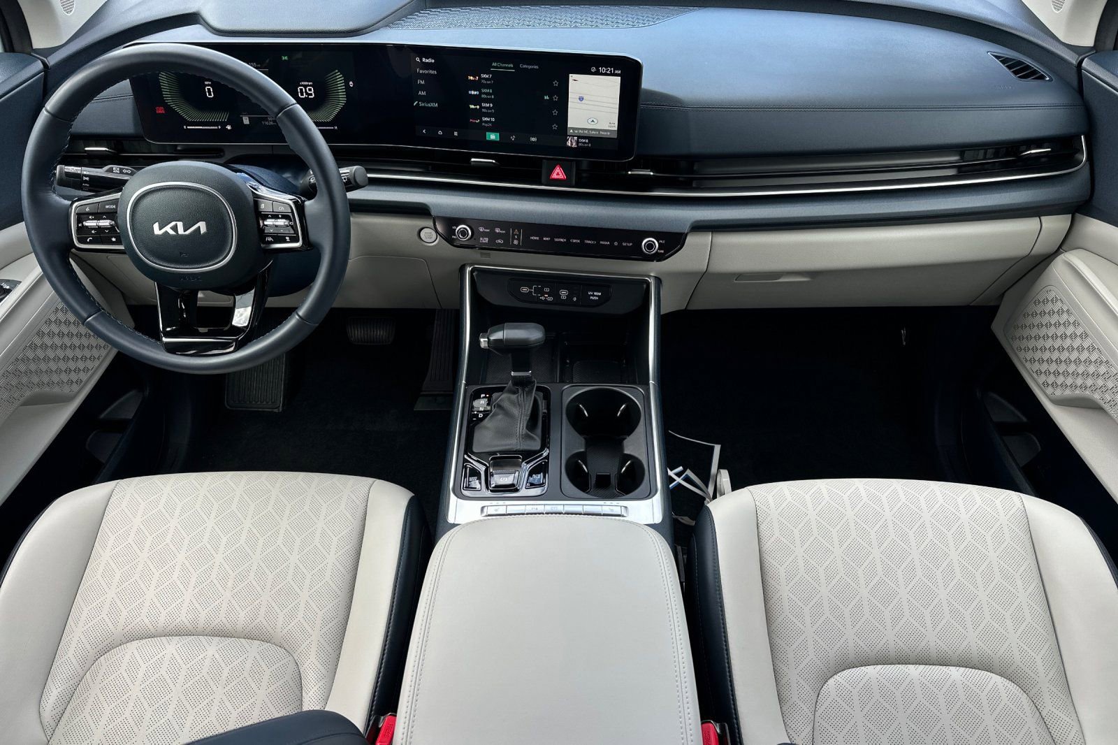 Used 2025 Kia Carnival EX FWD image 13