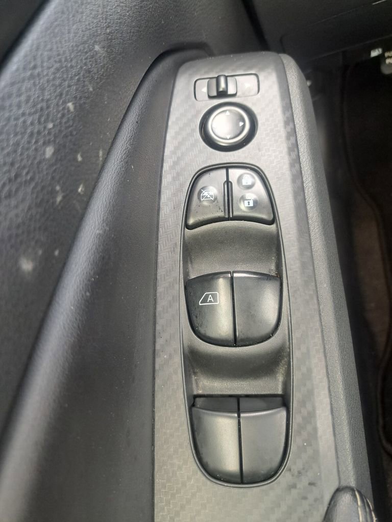 Used 2025 Nissan Altima 2.5 SV image 16