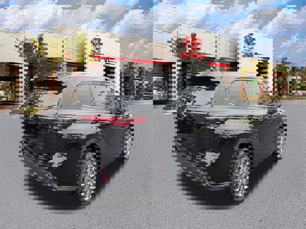 New 2026 Toyota Highlander Limited image 5