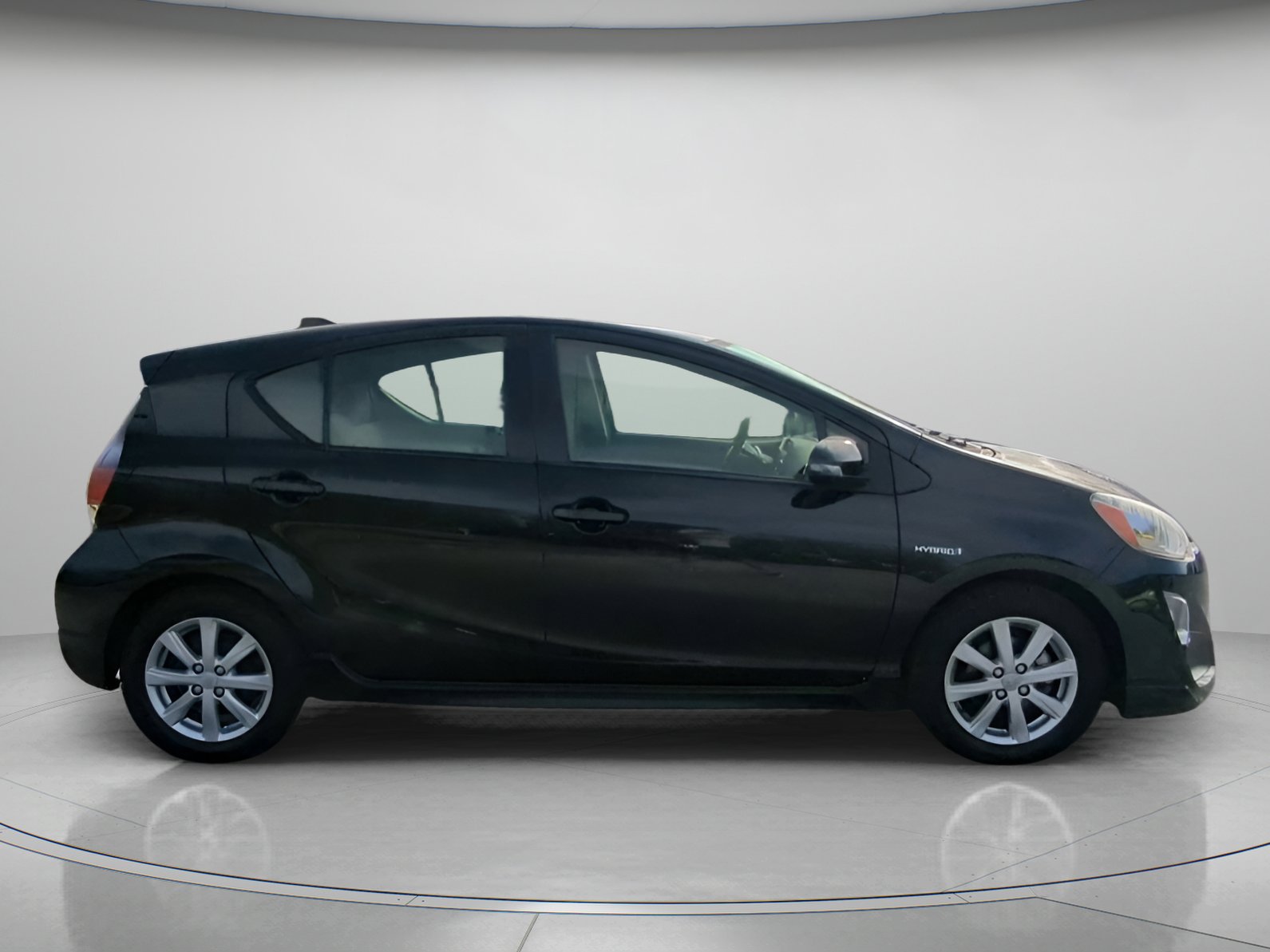 Used 2017 Toyota Prius C Two image 33