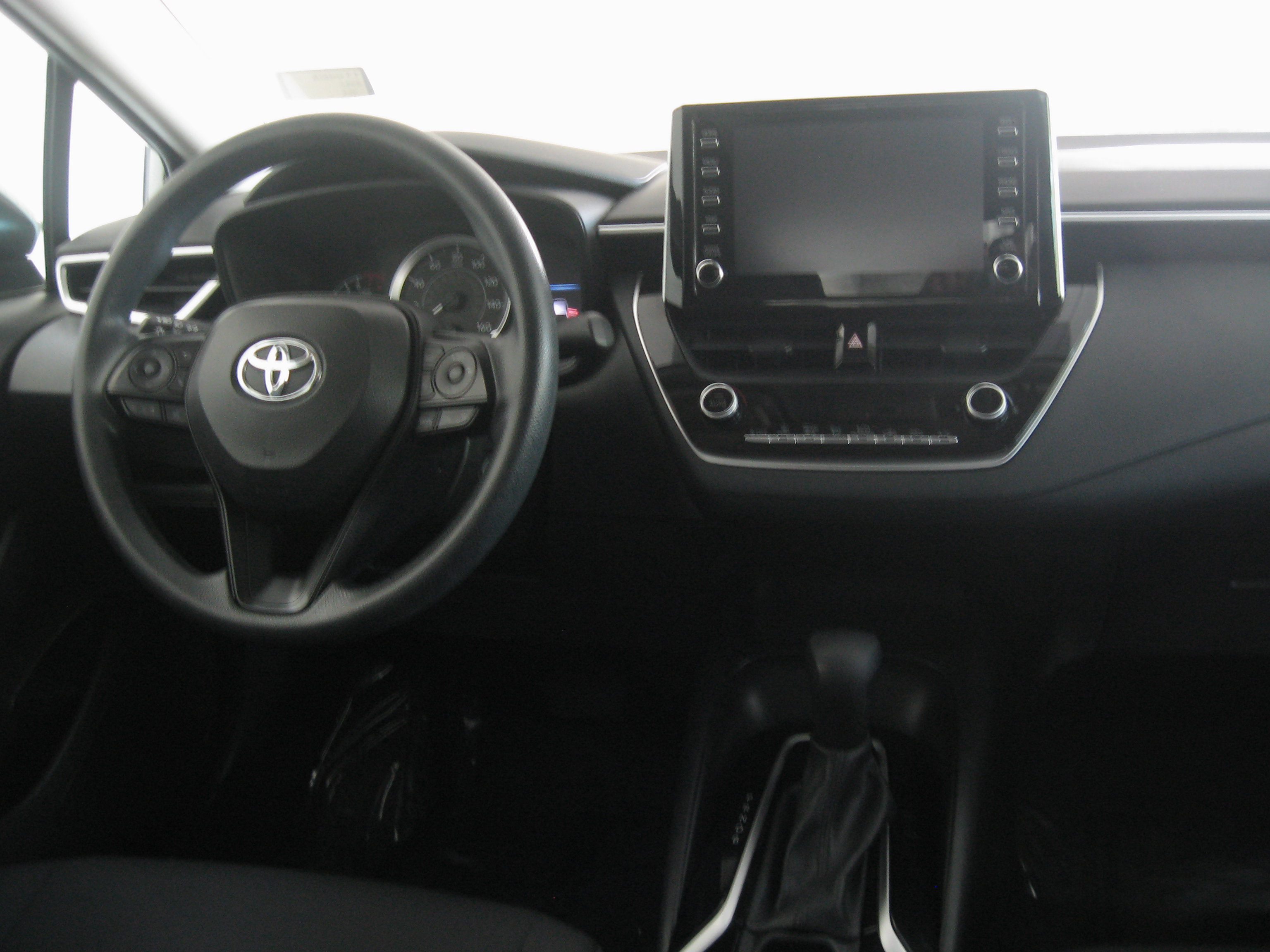 Used 2020 Toyota Corolla LE image 2