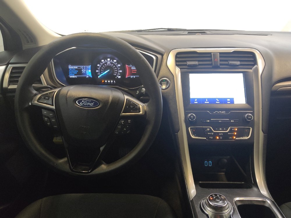 Used 2020 Ford Fusion SE image 22