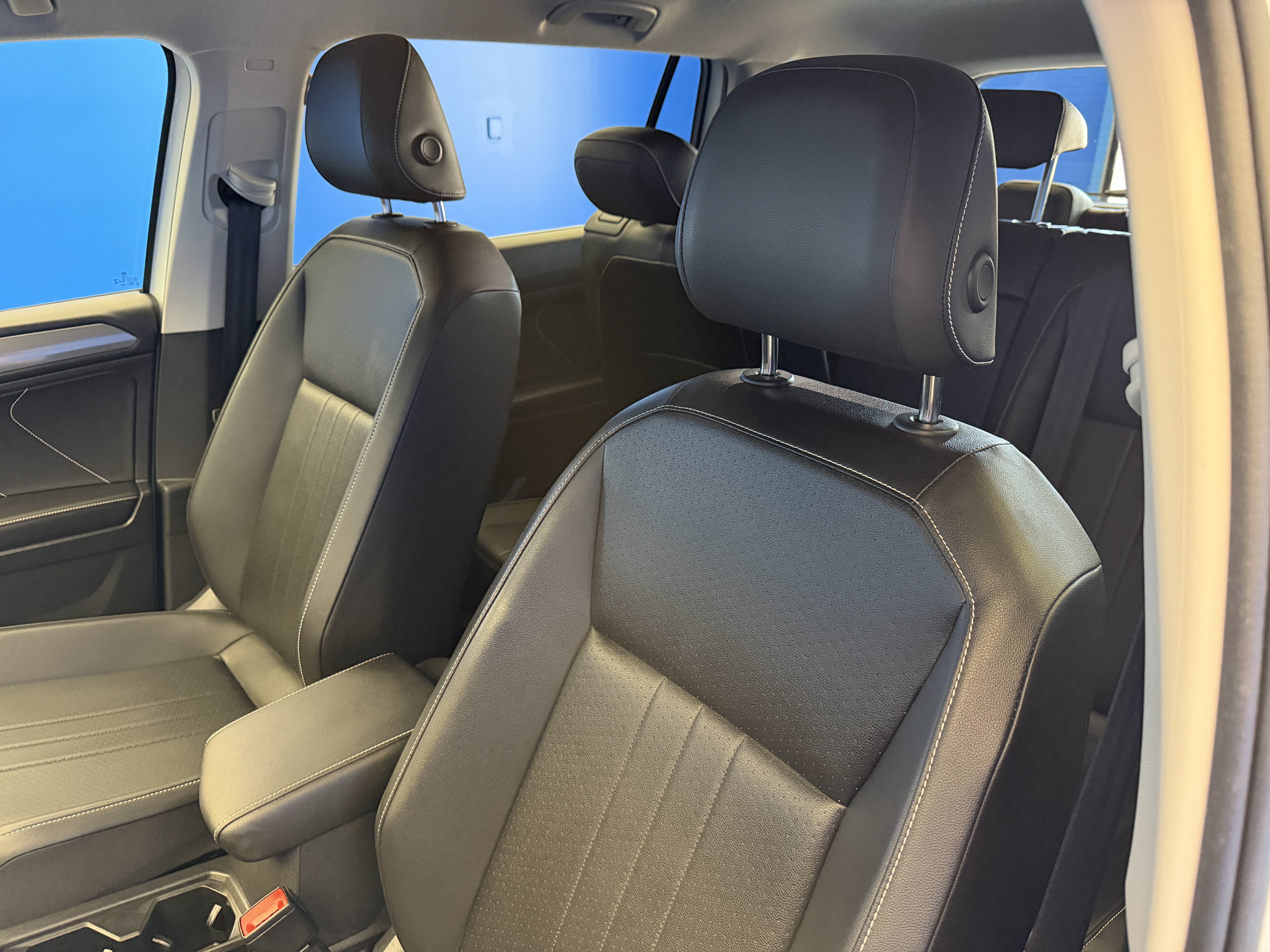 Certified 2023 Volkswagen Tiguan SE FWD image 12
