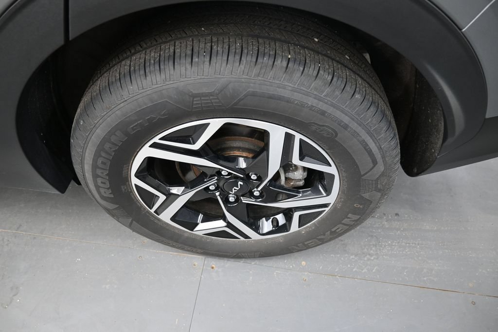 Used 2025 Kia Sportage LX AWD/4WD image 9