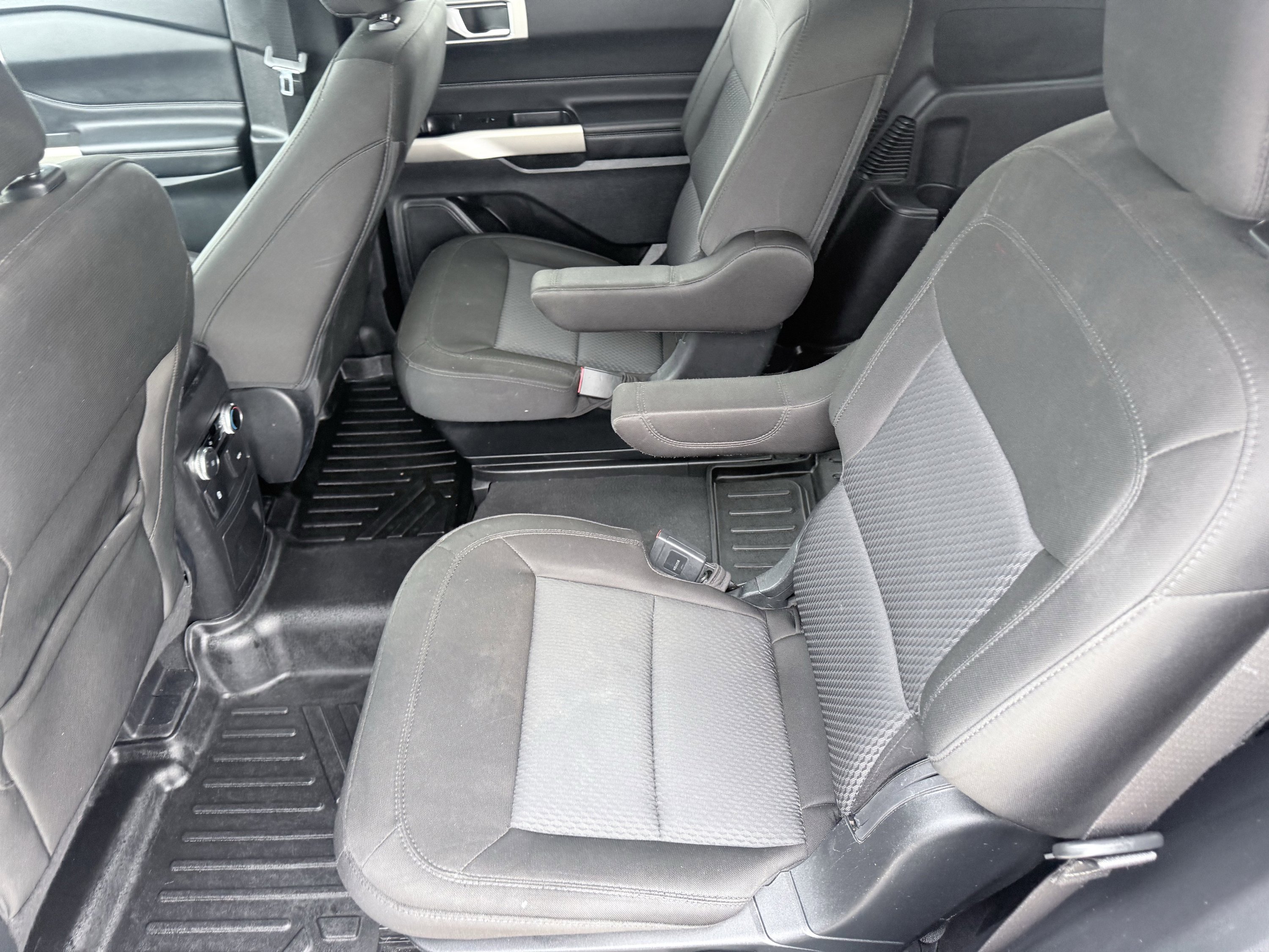 Used 2022 Ford Explorer XLT image 36