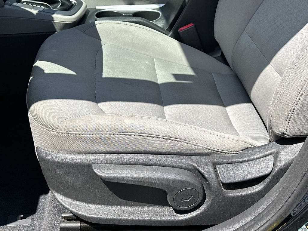 Used 2018 Hyundai Elantra Value Edition FWD image 17