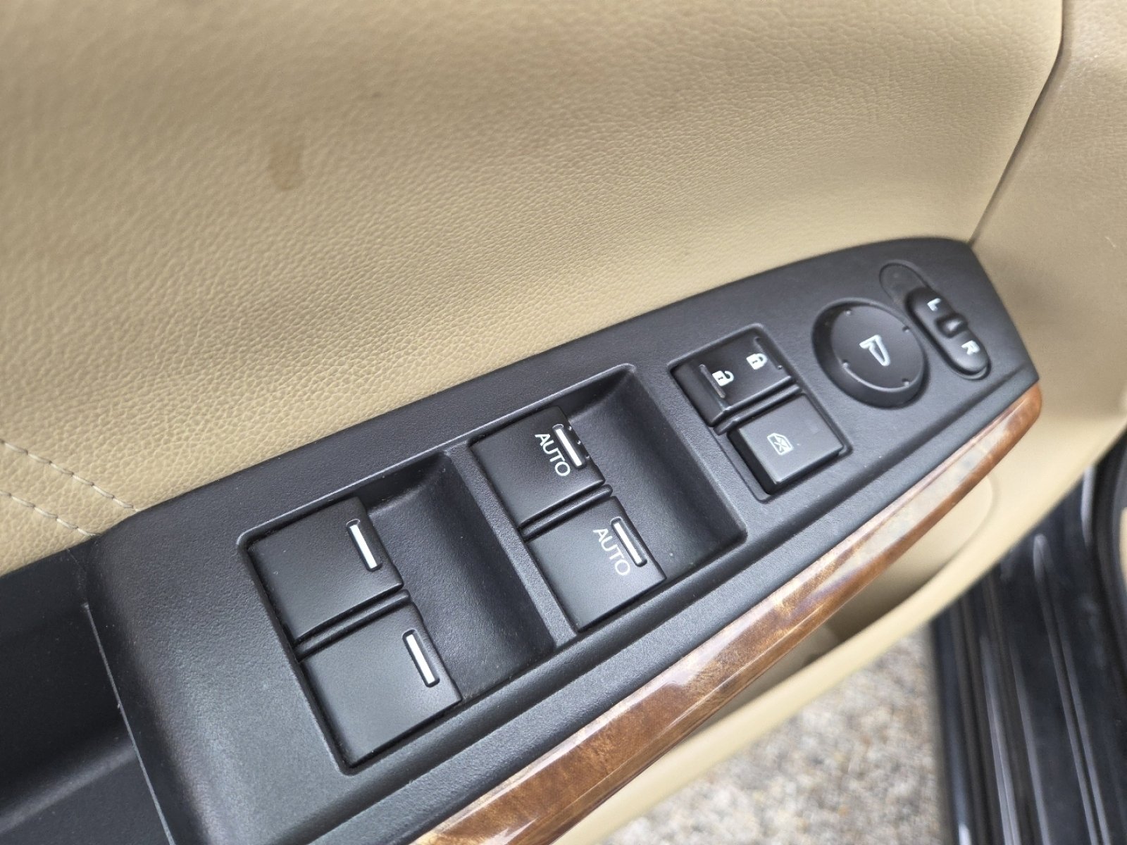 Used 2010 Honda Accord EX-L image 21