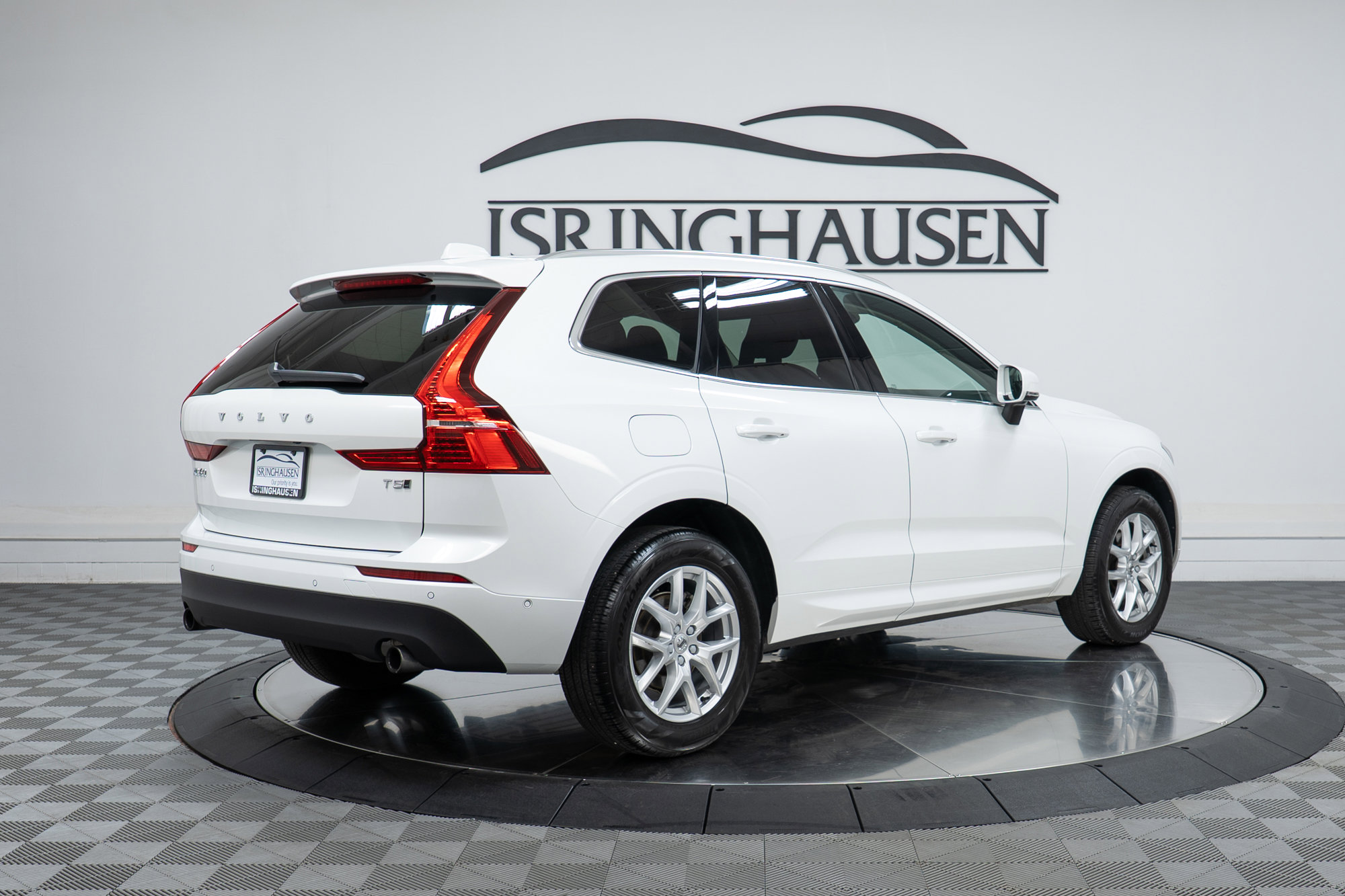 Used 2018 Volvo XC60 T5 Momentum w/ Convenience Package image 5