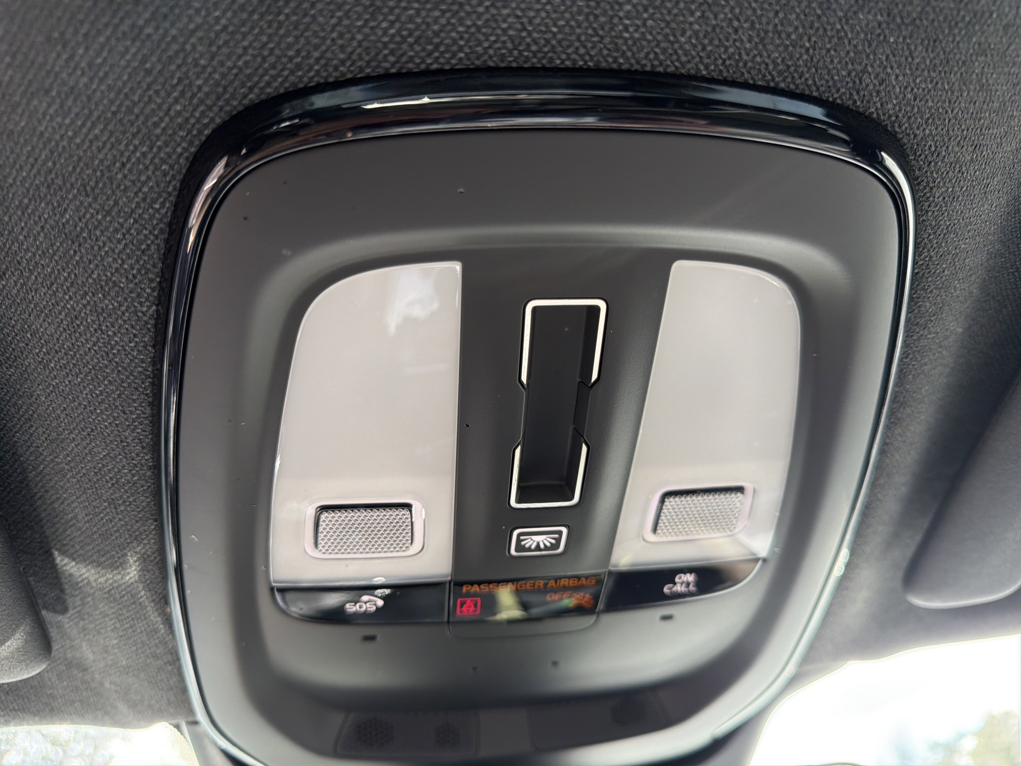 Certified 2022 Volvo XC40 P8 Recharge Plus image 29