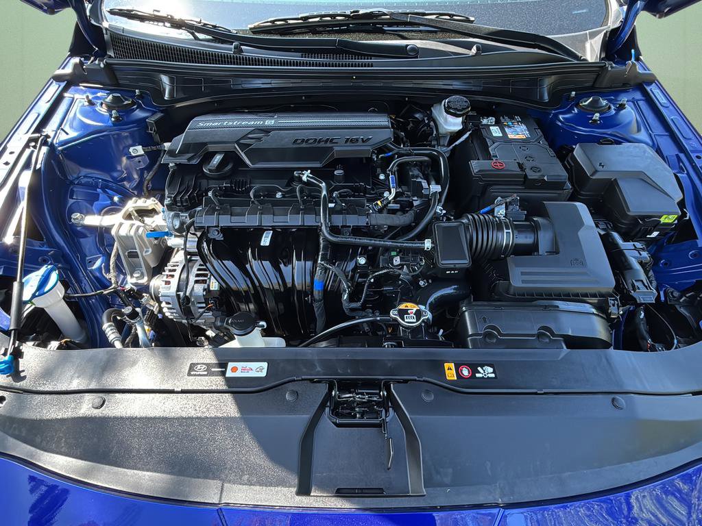 Certified 2025 Hyundai Elantra SE FWD image 12