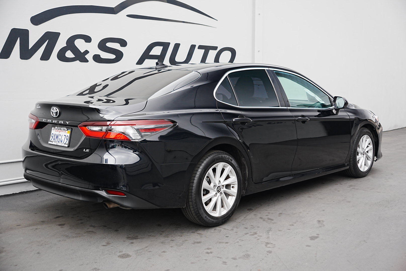 Used 2021 Toyota Camry LE image 4
