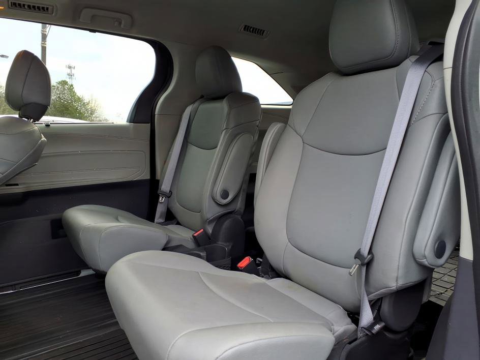 Certified 2022 Toyota Sienna XLE w/ XLE Plus Package image 13