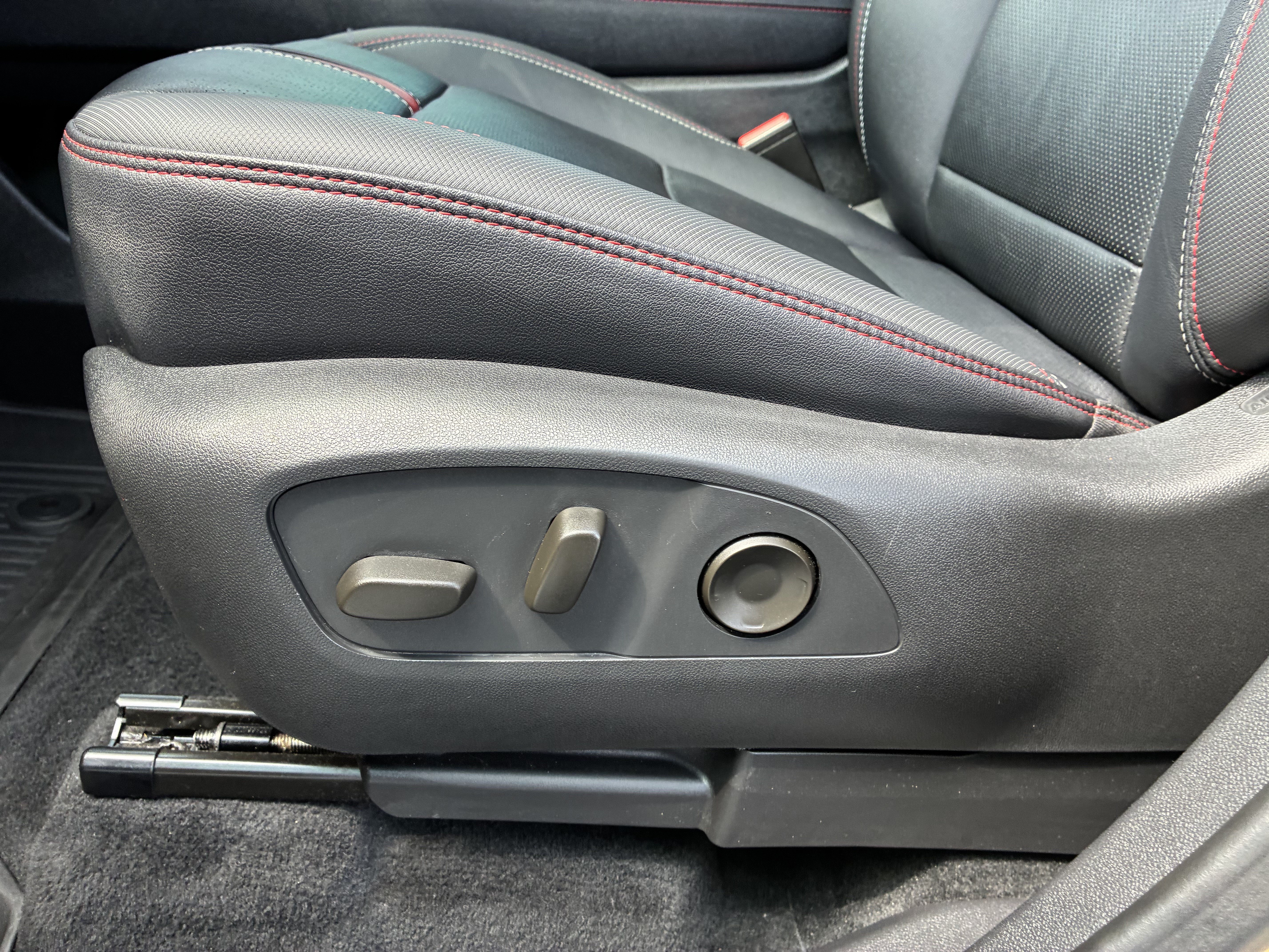 Used 2024 Chevrolet Traverse RS FWD image 27
