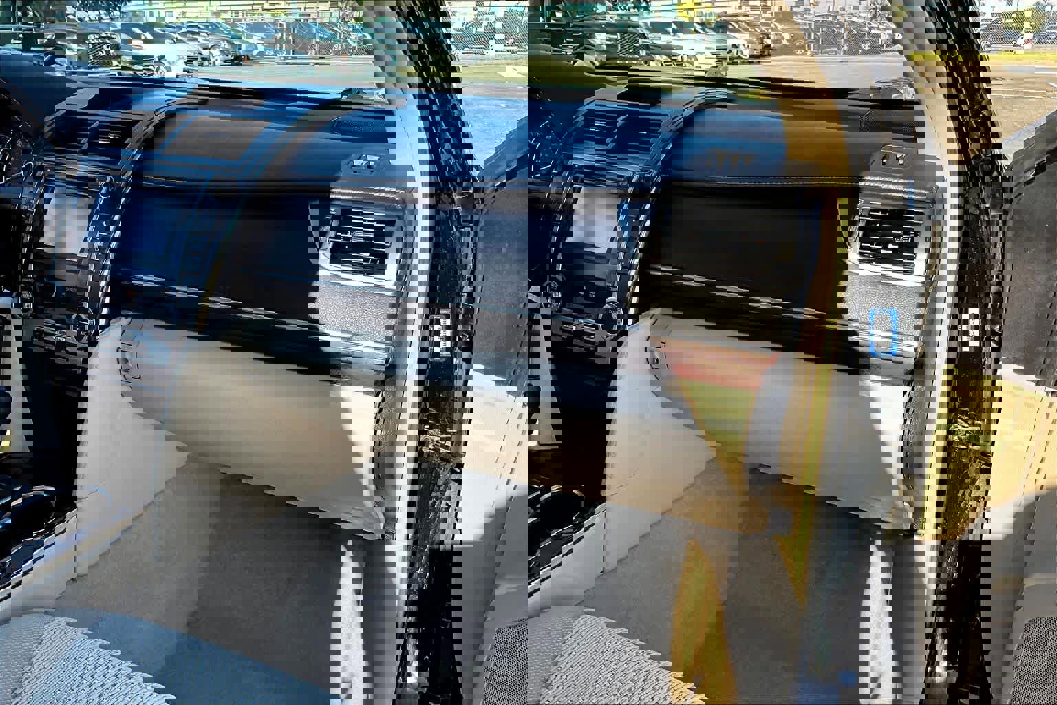 Used 2013 Toyota Camry L image 16