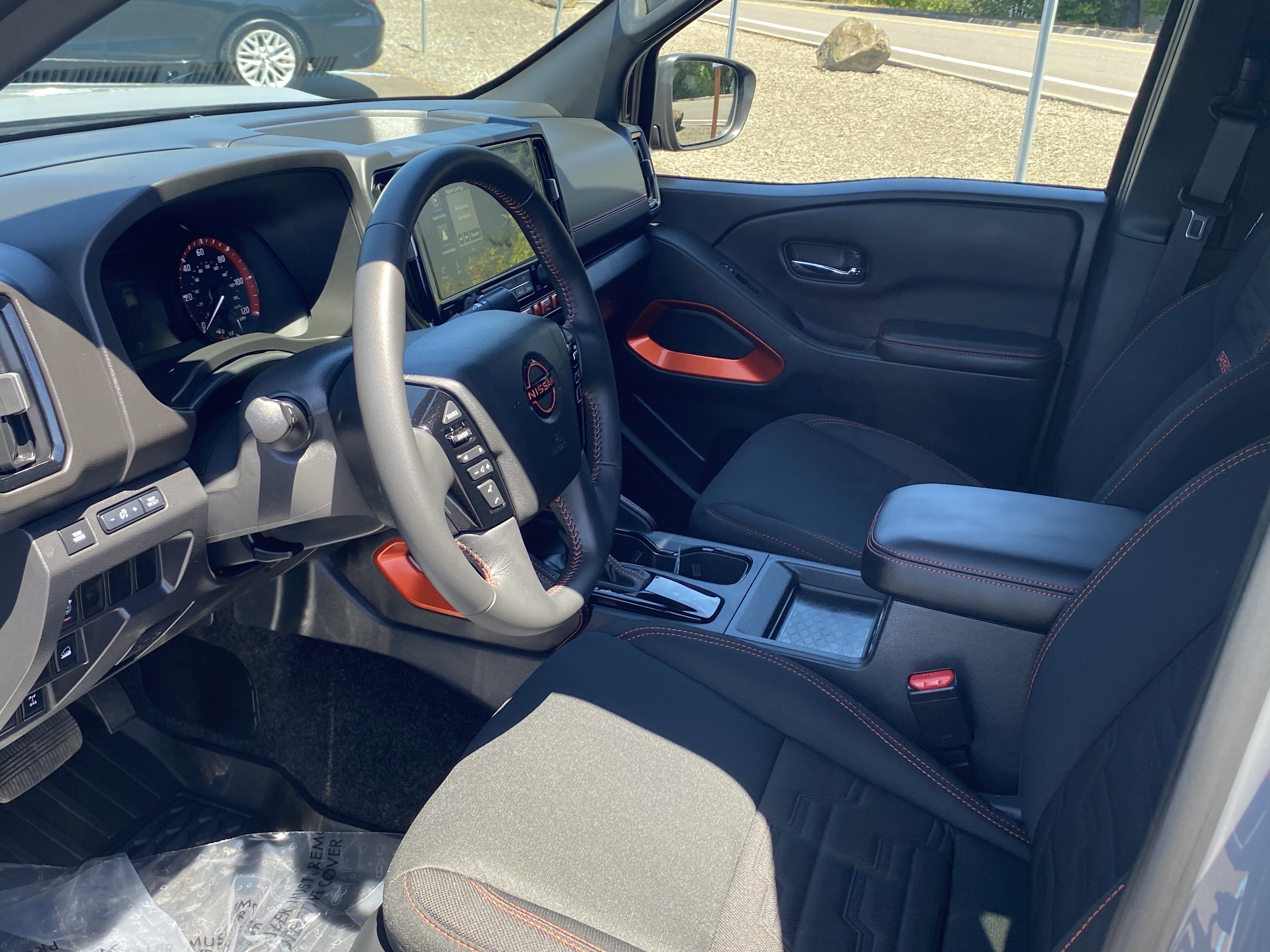 Used 2025 Nissan Frontier PRO-4X AWD/4WD image 8