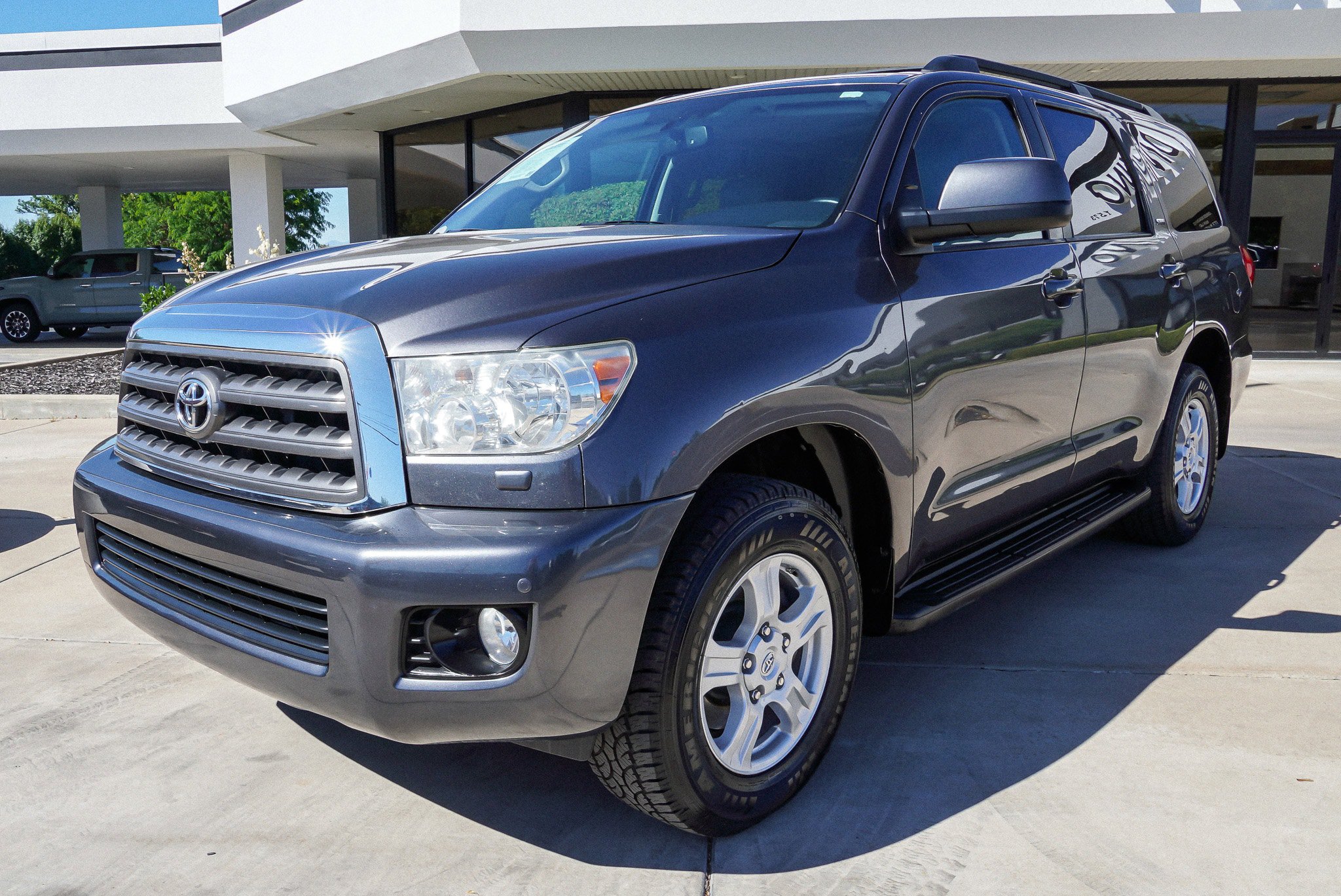 Used 2016 Toyota Sequoia SR5 w/ Premium Package AWD/4WD image 4