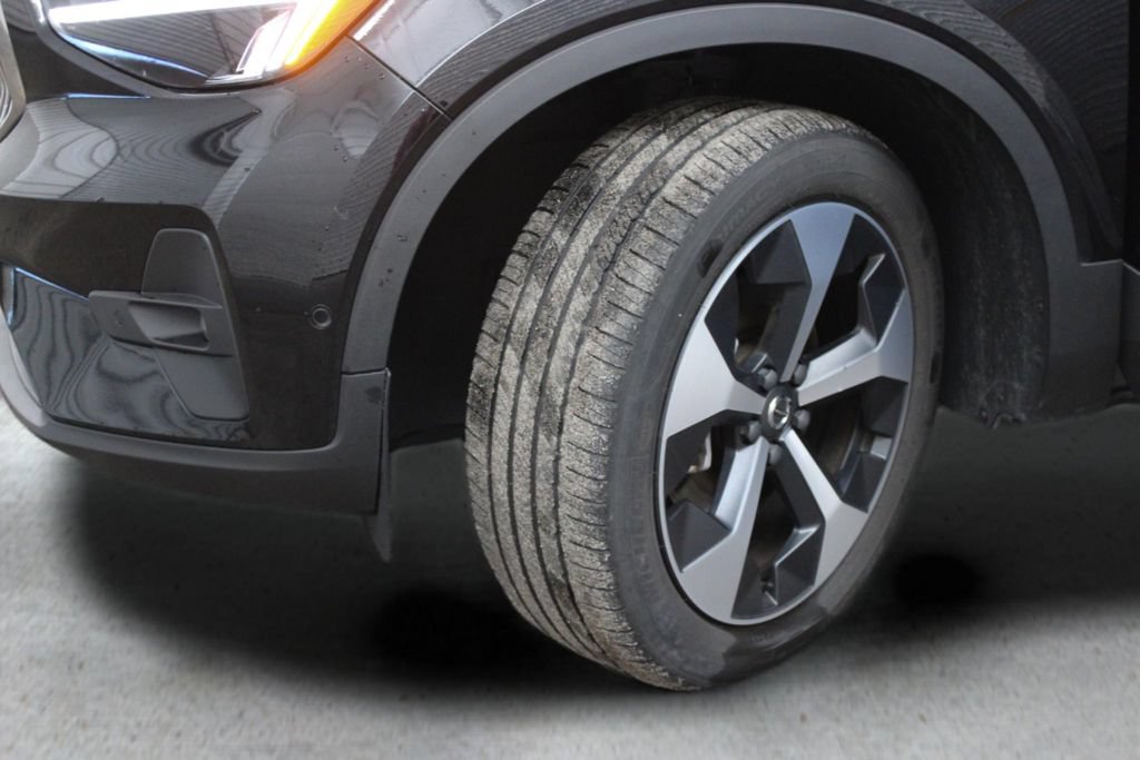 Used 2024 Volvo XC40 B5 Plus AWD/4WD image 46