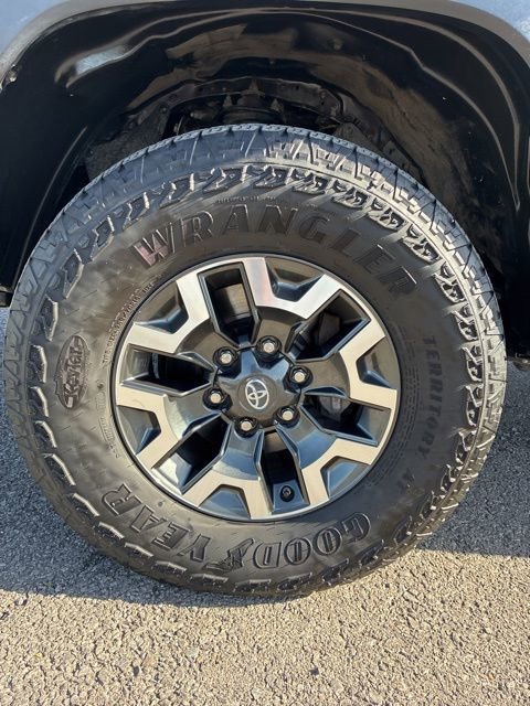 Used 2019 Toyota Tacoma TRD Off-Road image 9