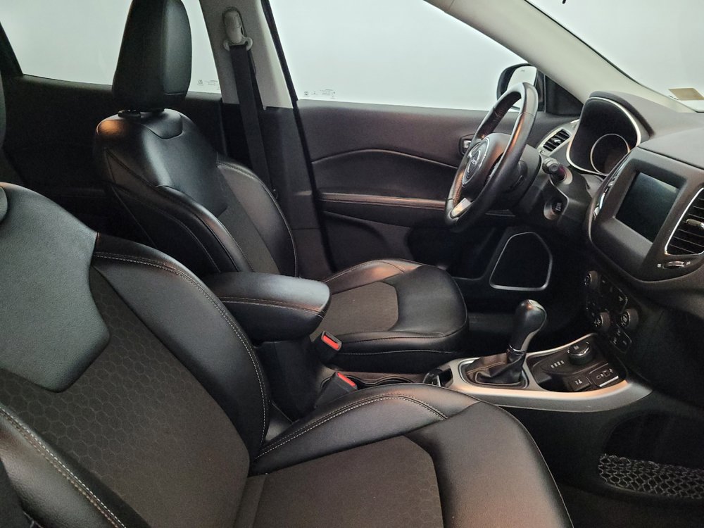 Used 2019 Jeep Compass Latitude w/ Cold Weather Group AWD/4WD image 21