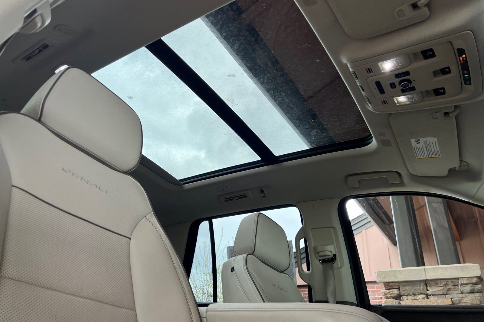 Used 2021 GMC Yukon Denali w/ Denali Premium Package image 18