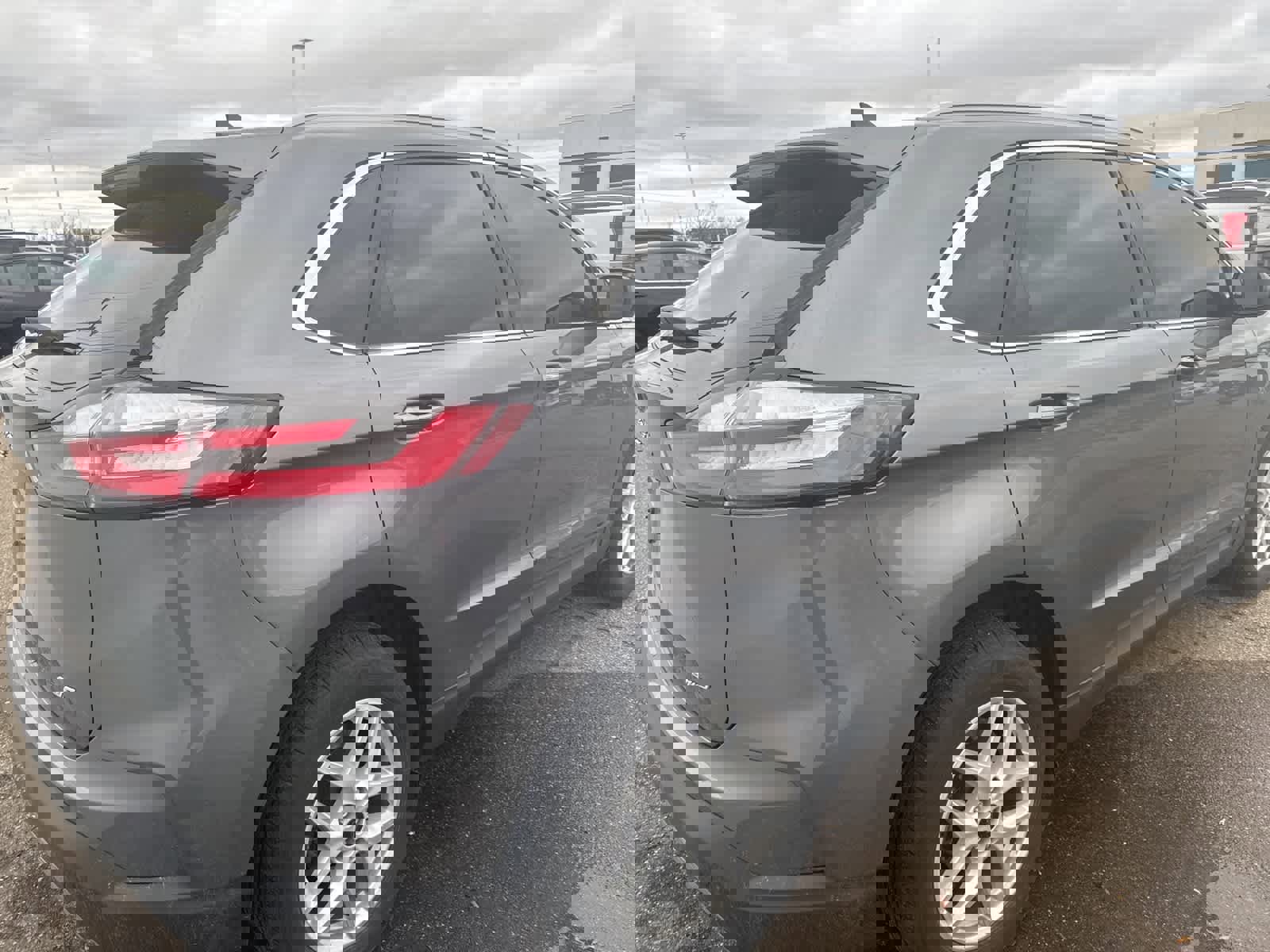 Used 2023 Ford Edge SEL image 17