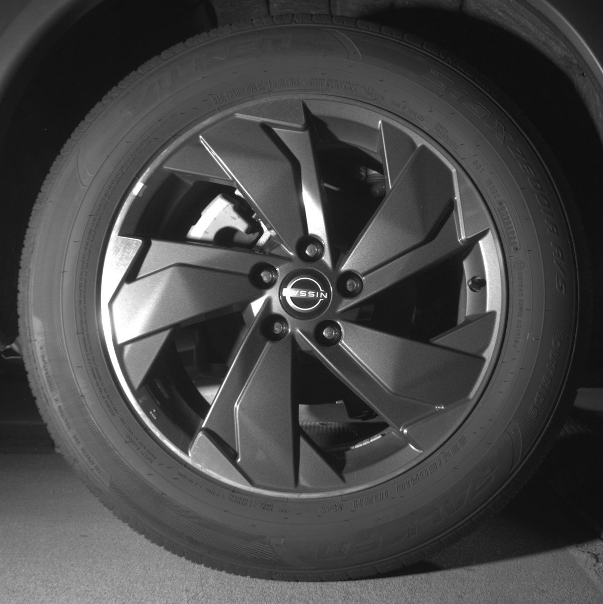 Used 2025 Nissan Rogue SV image 15