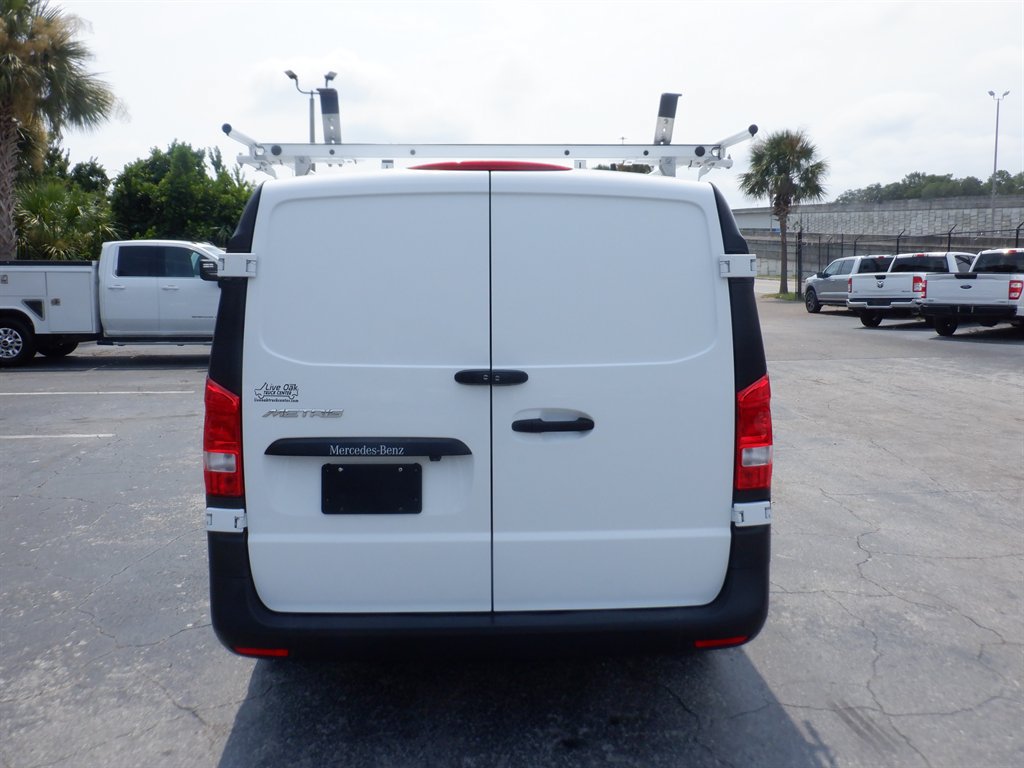 Used 2023 Mercedes-Benz Metris image 4