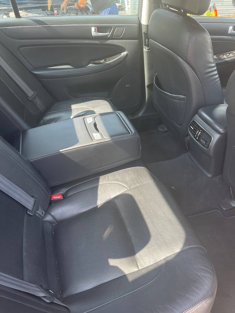 Used 2013 Hyundai Genesis 3.8 w/ Premium Pkg RWD image 7
