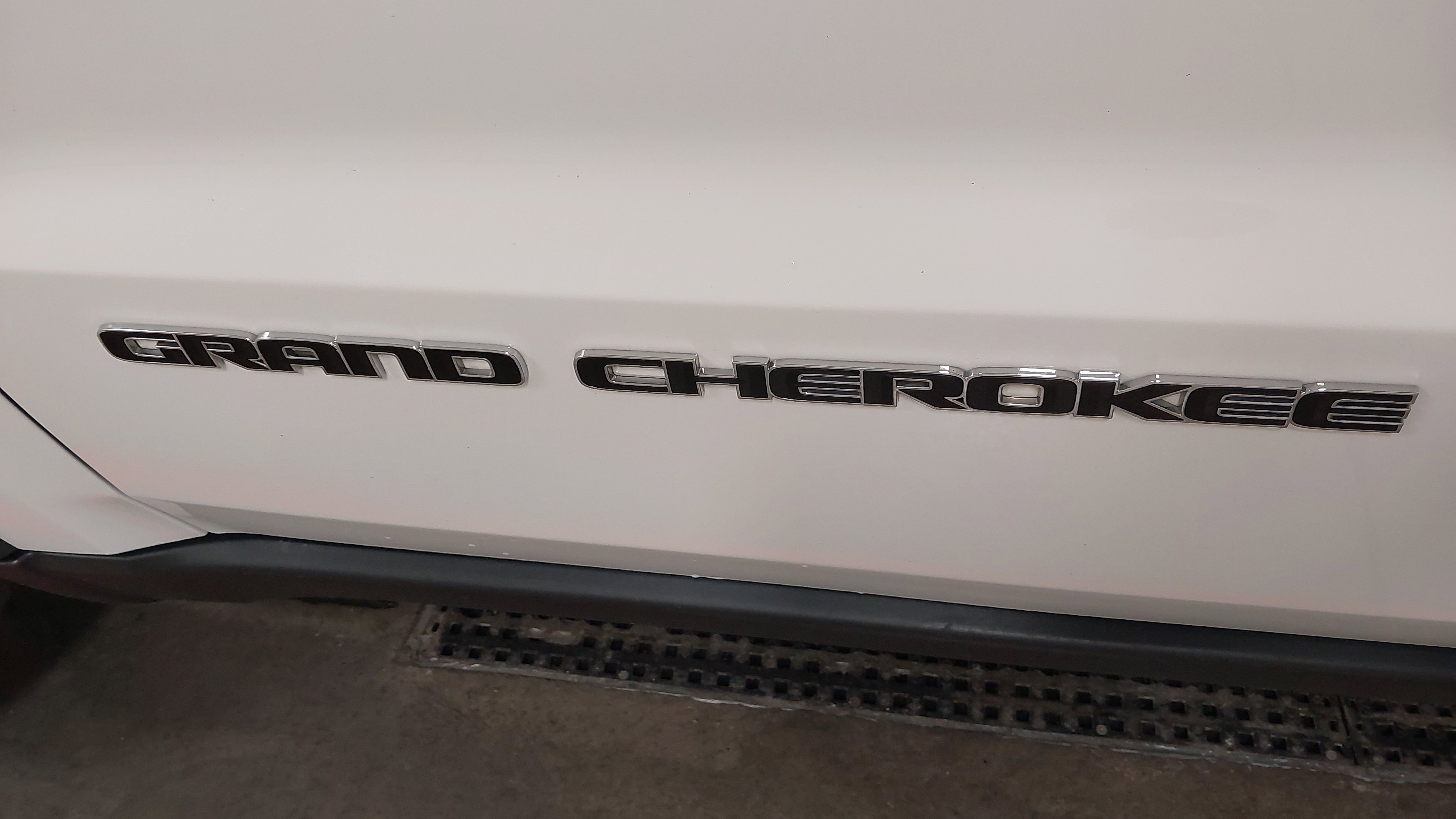 Used 2019 Jeep Grand Cherokee Limited AWD/4WD image 32