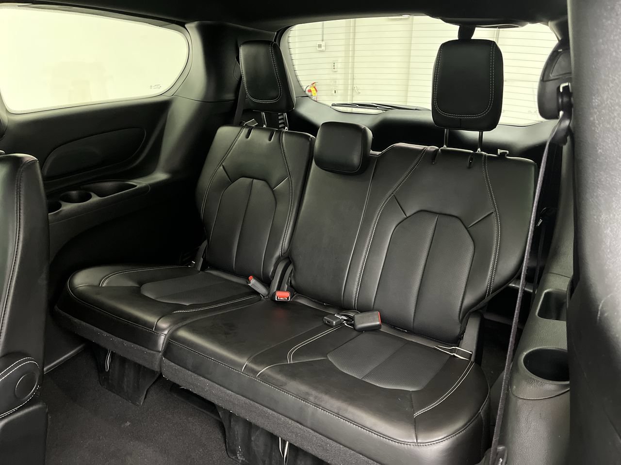Used 2025 Chrysler Pacifica Select FWD image 13