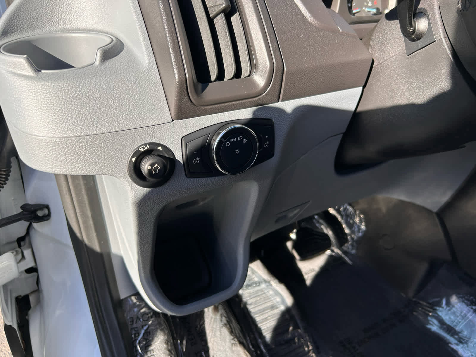 Used 2019 Ford Transit 150 XLT image 10