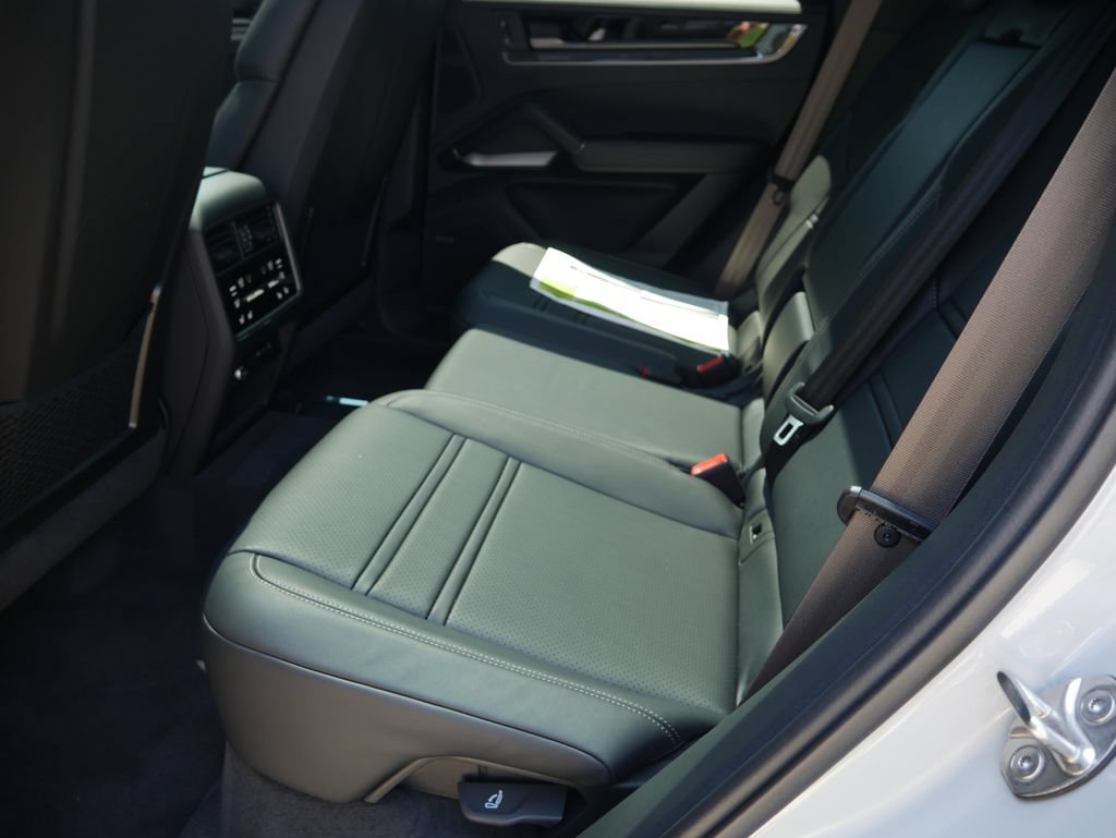 New 2026 Porsche Cayenne Turbo AWD/4WD image 18