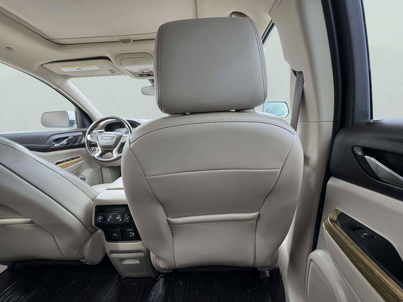 Used 2019 GMC Acadia Denali w/ Technology Package AWD/4WD image 39
