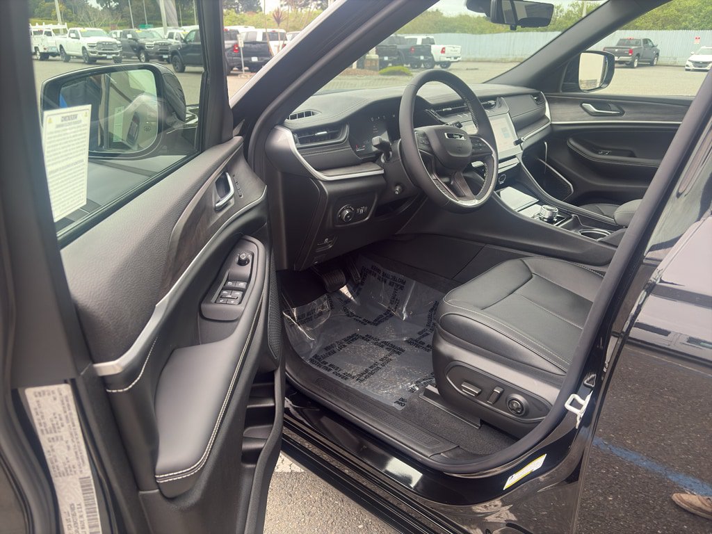 New 2026 Jeep Grand Cherokee L Limited AWD/4WD image 5