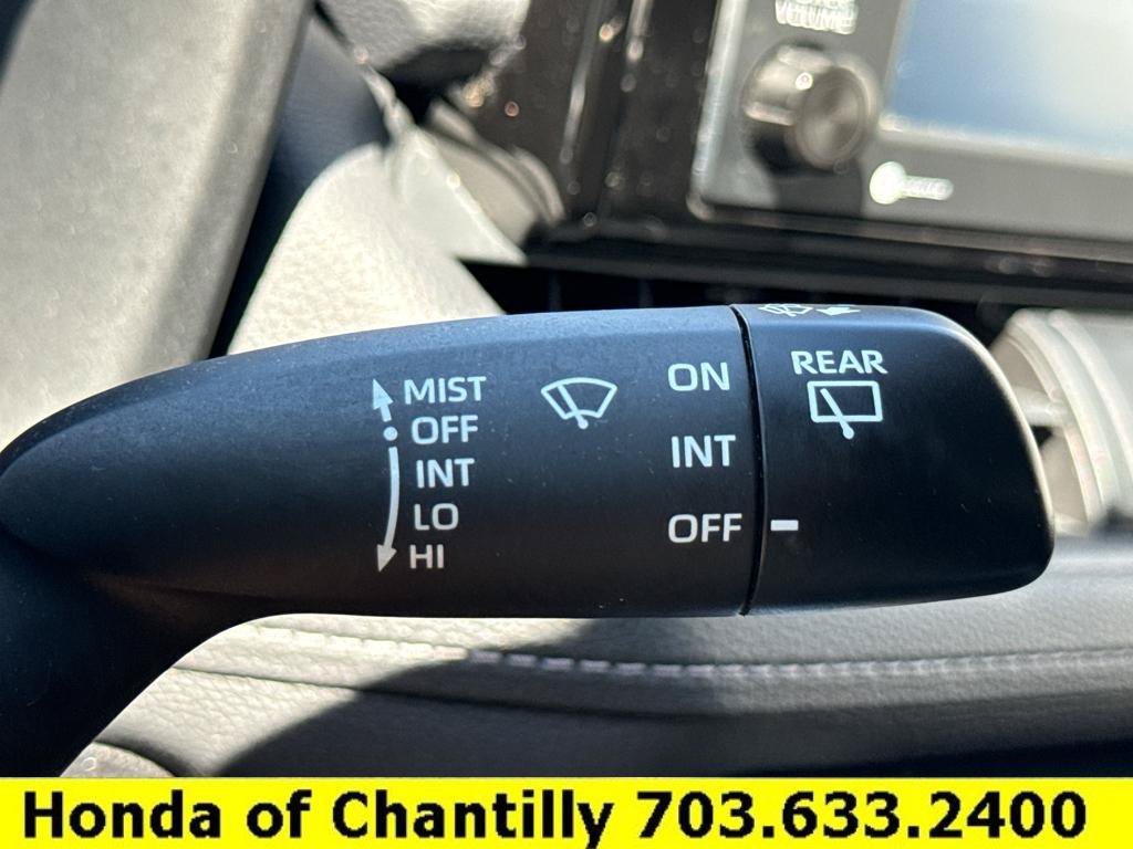 Used 2021 Toyota RAV4 LE AWD/4WD image 10