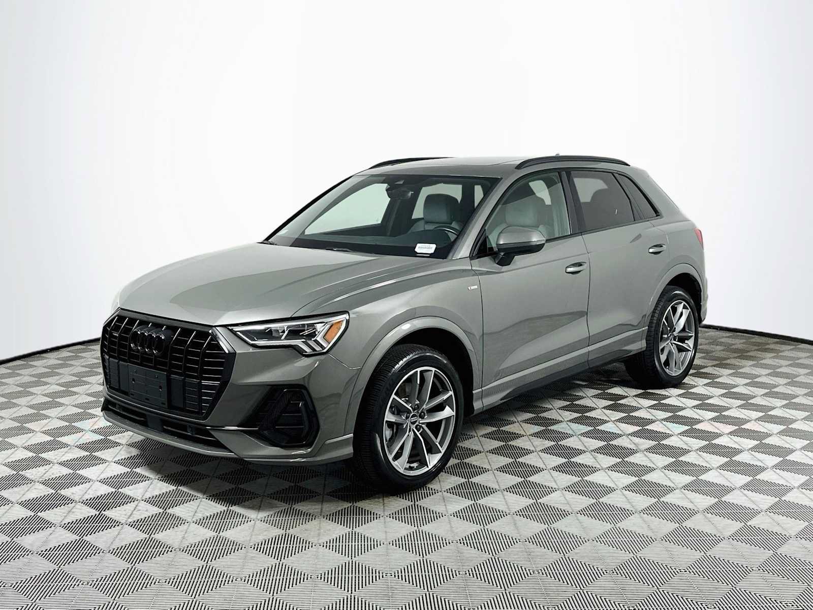 Certified 2023 Audi Q3 2.0T Premium w/ Black Optic Sport Package AWD/4WD image 3