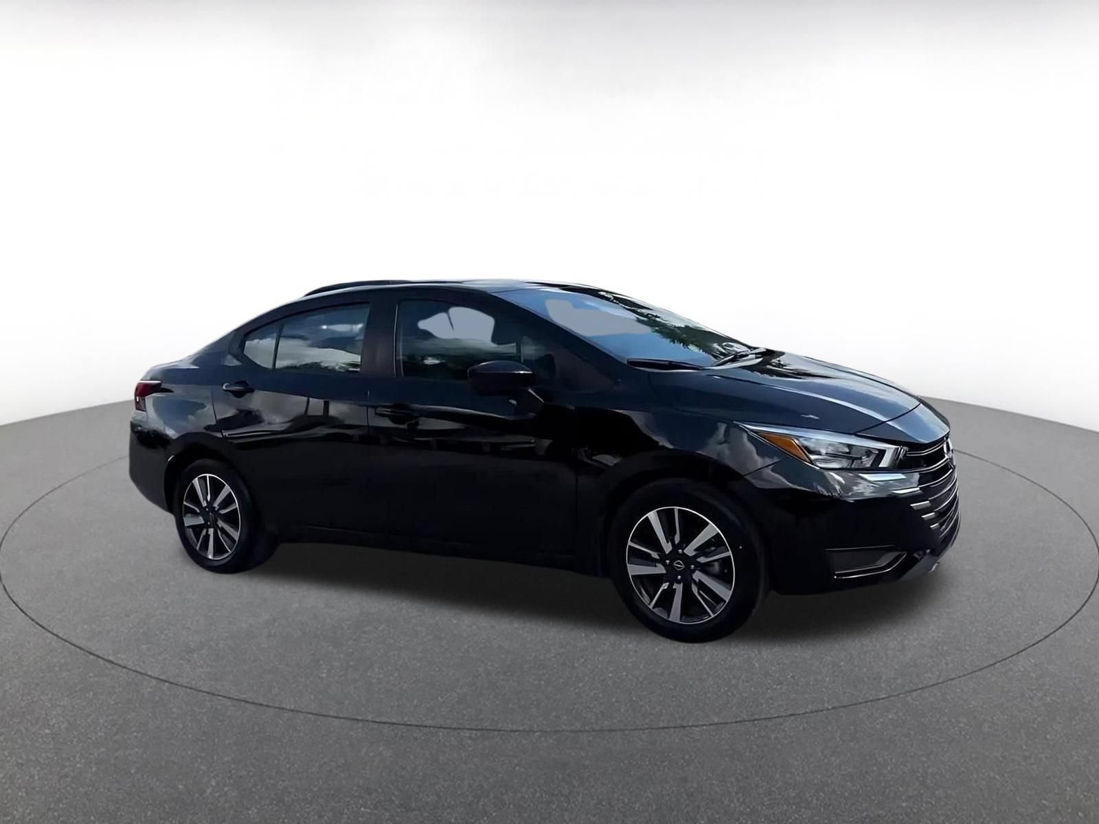Used 2025 Nissan Versa SV FWD image 2