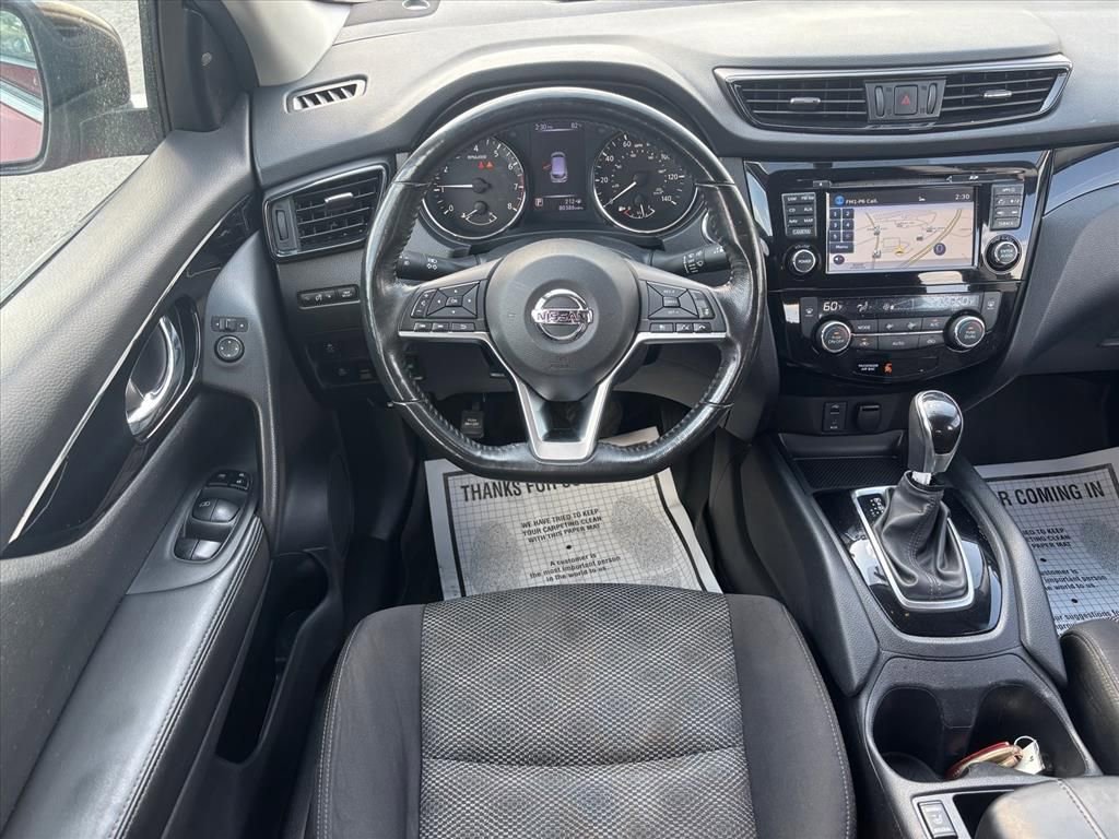 Used 2018 Nissan Rogue Sport SV w/ SV Technology Package image 3
