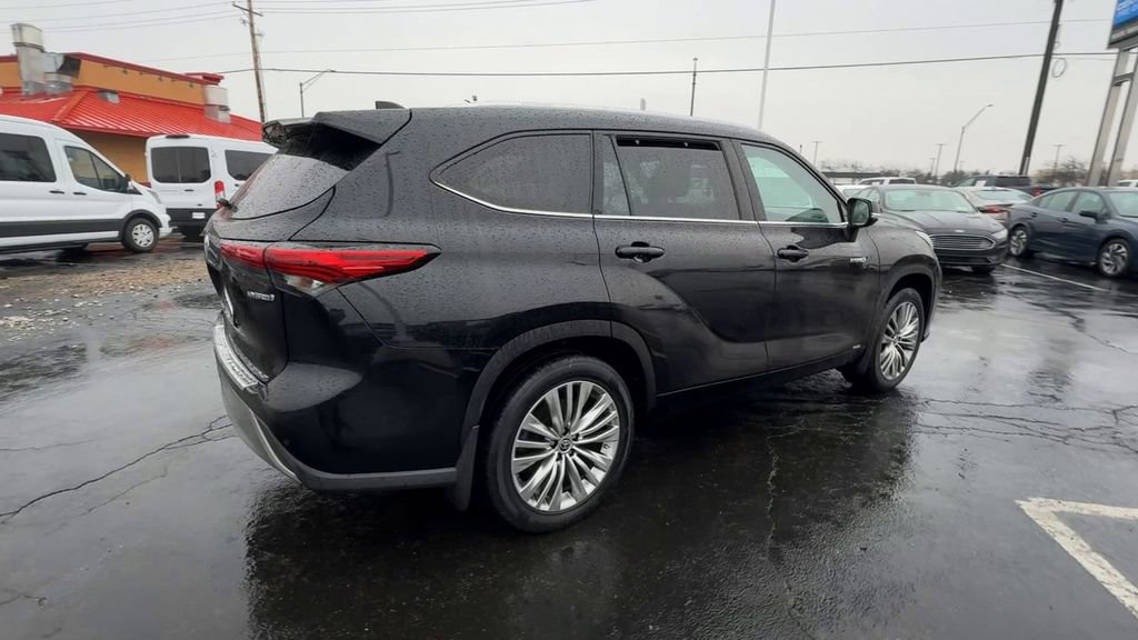 Used 2021 Toyota Highlander Platinum image 8