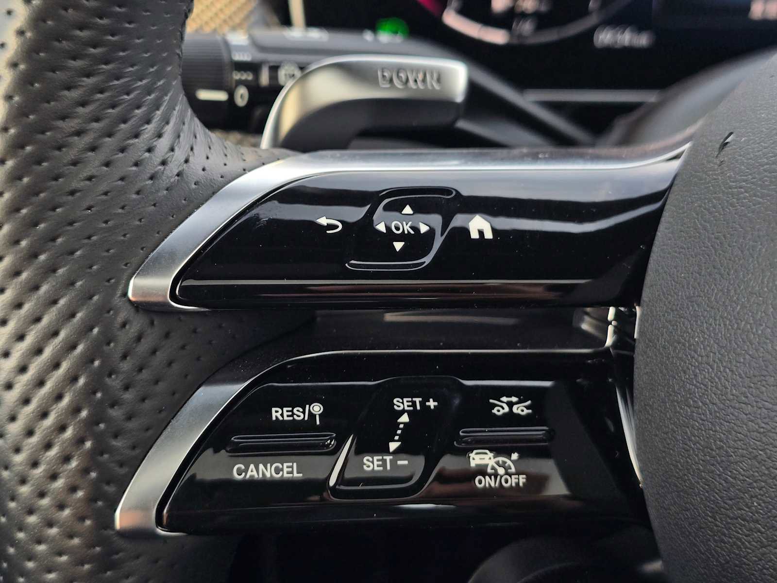 Used 2024 Mercedes-Benz GLC 43 AMG 4MATIC image 33