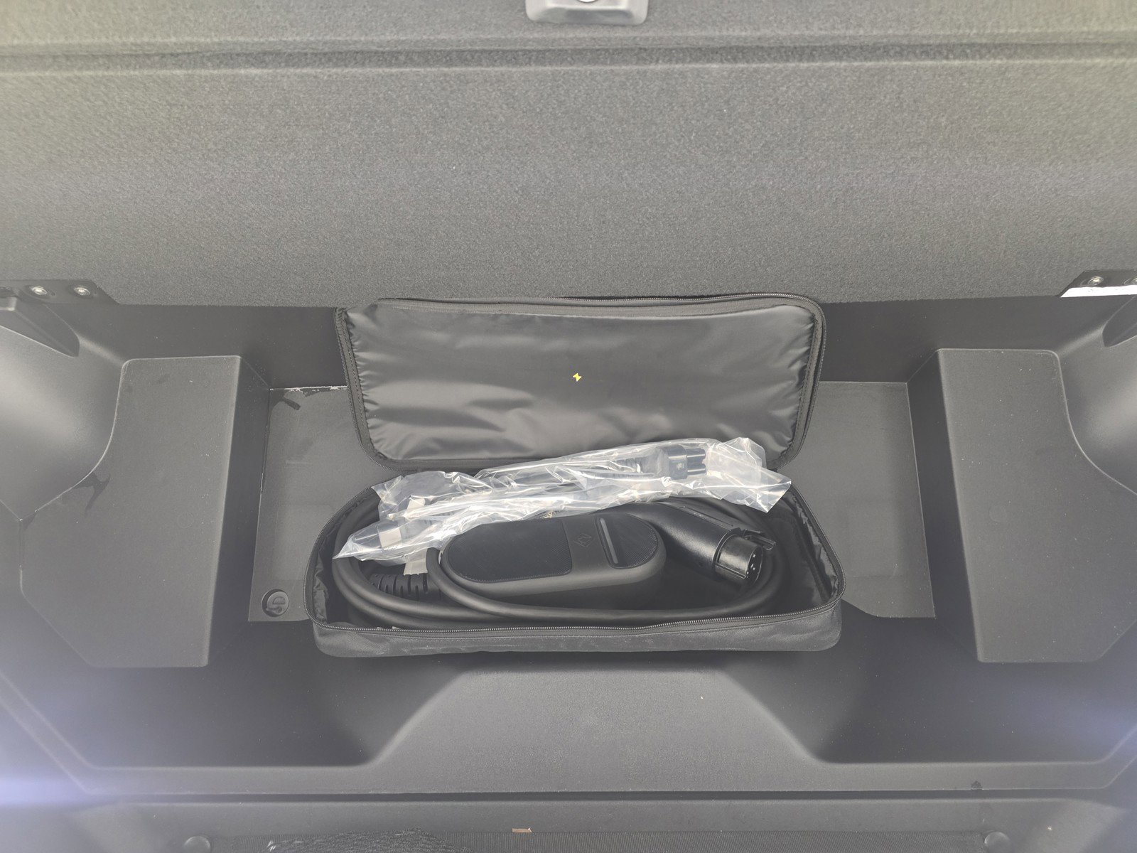 Used 2024 Rivian R1S Adventure AWD/4WD image 14