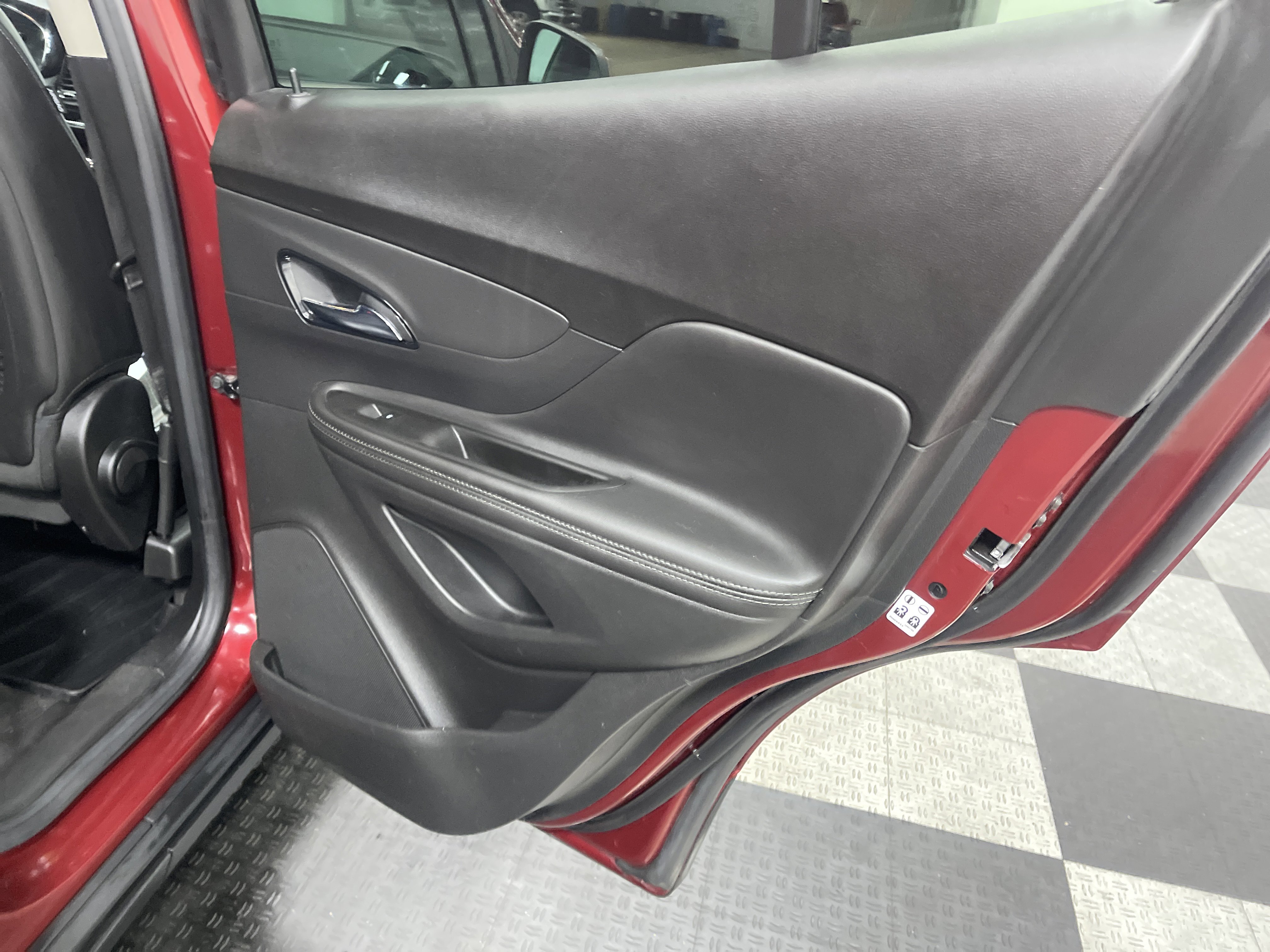 Used 2021 Buick Encore Preferred AWD/4WD image 19