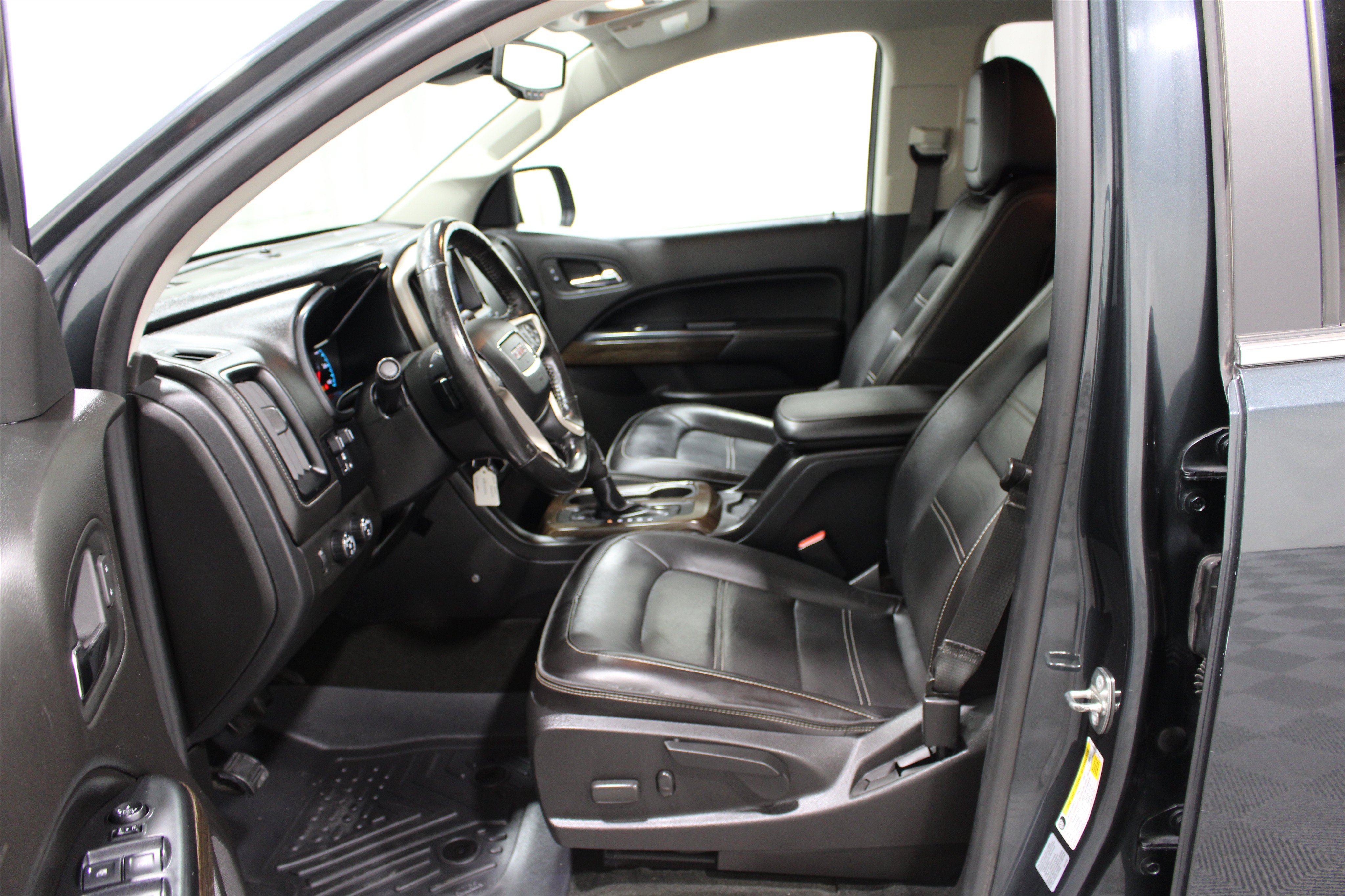 Used 2017 GMC Canyon Denali AWD/4WD image 3